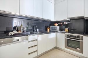 Frank Porter - Dubai Marina Mall Hotel