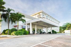 Microtel by Wyndham South Forbes near Nuvali
