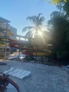 Cobertura com churrasqueira ,Privacidade e espaço para ate 12 pessoas Golden Dolphin Grand Hotel