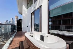 Luxury 1BR Duplex on the Canal Business Bay