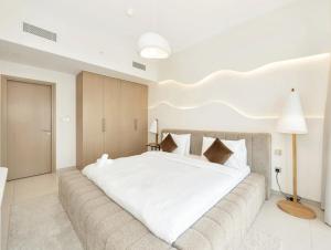 Arden Elite Residence in Burj Vista with Burj Khalifa View