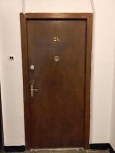 Anastasia Apt 24 A