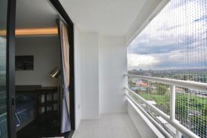 One-Bedroom Sea-View Condo, 17th Floor Angket, Jomtien