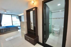 One-Bedroom Sea-View Condo, 17th Floor Angket, Jomtien