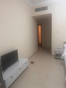 Master ladies only dream life in 3 bedrooms appartement Taawun area