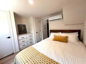 Bright Modern Tiny Retreat with Yoga Dome Near Yosemite, Groveland, California