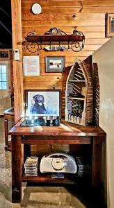 Peaceful Woodland Lodge on 8 Acres Near Bennett Spring State Park – Lebanon, Missouri