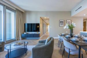 Private Room in Downtown Burj Vista Apartment with Burj Khalifa View