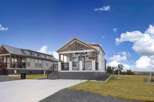 Modern Tiny Home with Pool and Dog Park Near Fredericksburg, TX