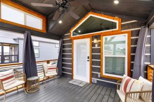 Inviting Tiny Home Retreat with Resort-Style Amenities Near Fredericksburg, TX