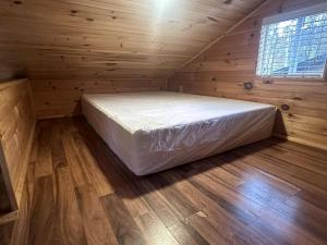 Modern Cozy Cabin with Porch and Incredible Views near the North Toe River, North Carolina