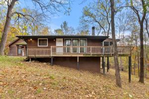 Family-Friendly Mountain Cabins with Bunkhouse & Resort Amenities Near Sleepy Creek, Hedgesville, WV