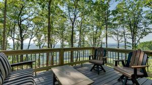 Peaceful Mountain Tiny Home with Breathtaking Valley Views & Fireplace Near Lookout Mountain, Menlo GA