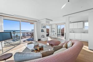 REF 2033 - Cannes - Sumptuous penthouse with sea view for rent