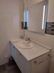 Maison en face de la mer