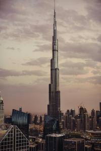 Private Room in Downtown Burj Vista Apartment with Burj Khalifa View
