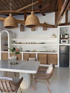 Large Pool & Tropical Garden - Isla Serena -