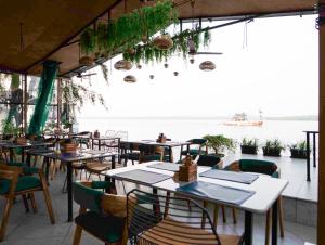 Blu Missel By The River