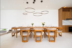 Luxury 4BR Villa - Pool, Rooftop, Berawa Canggu