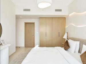 Grand Private Room in Burj Vista Downtown with Burj Khalifa View