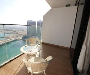 Modern Studio Near Cleveland Clinic & Galleria Mall