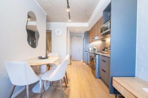 312 Riverlands - Lux 2 bedroom Apartment