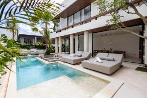 Luxury 4BR Villa - Pool Rooftop Berawa Canggu