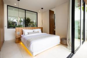 Luxury 4BR Villa - Pool Rooftop Berawa Canggu