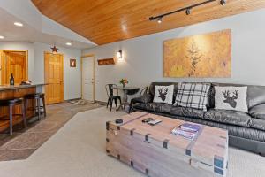 Bristlecone at Deer Valley Resort - Three Bedroom Condo with Hot Tub #201 condo