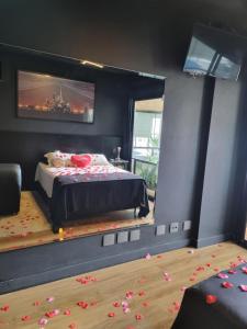 Morumbi, Apartamento Pub, SPA com hidromassagem, PISCINA Aquecida PRIVATIVA, LAREIRA, tudo que você precisa para descansar, trabalhar ou realizar aquela comemoração! Com total conforto e PRIVACIDADE! O Apt Nota 10 de SP!