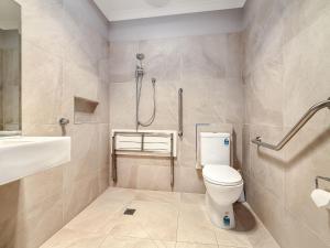 Sundown Country Club - Fully accessible home, with private Mini Golf Course