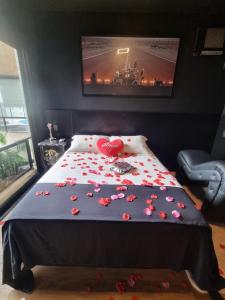 Morumbi, Apartamento Pub, SPA com hidromassagem, PISCINA Aquecida PRIVATIVA, LAREIRA, tudo que você precisa para descansar, trabalhar ou realizar aquela comemoração! Com total conforto e PRIVACIDADE! O Apt Nota 10 de SP!