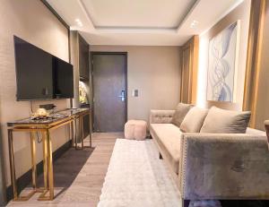 1 BR Brand New Modern Luxury Condo