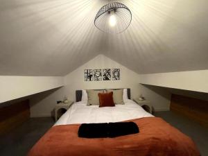 Central Industrial Chic 2-Bedroom Flat