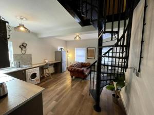 Central Industrial Chic 2-Bedroom Flat