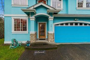 Cozy 3BR House with Lake View near Hiking Trails