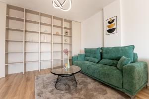 MoHost Magic - Feel the Spark