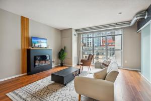 CozySuites 2BR Mill District with pool, gym # 01