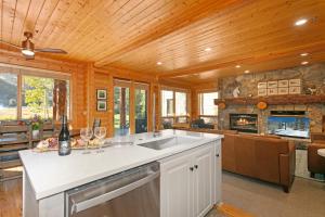 Courchevel at Deer Valley Resort - One Bedroom Condo with Hot Tub # C202 condo