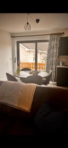 Peaceful, relaxing and warm 2-bedroom, sleeps 4, self-catering Galtee Mountain Lodge - for Mitchelstown, Cahir, Cashel and Cork, 1hr drive from 4 cities