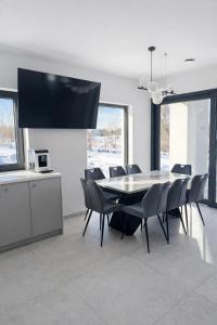 Golden Lake Villa dom premium z linią brzegową, pomostem i jacuzii