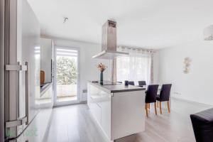 Bedroom apartment with balcony and pool