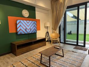 Radia Bukit Jelutong 2 Queen Beds & Netflix