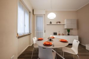Modern Three Room Apartment Near the Metro AC - Wifi