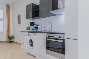 1BR Apartment Near Vienna Sights