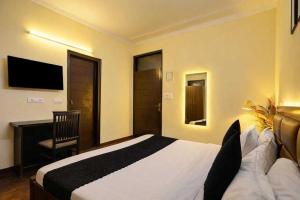 Super Hotel O A SQUARE SAKET RESIDENCY