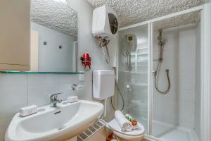 Thai House 100mt From The Lake - Happy Rentals