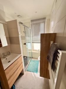 Modern Bright 2 bedroom Apartment Paris 17