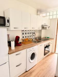 Modern Bright 2 bedroom Apartment Paris 17