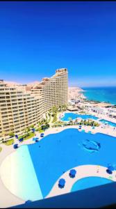 بورتو السخنه الاهرامات